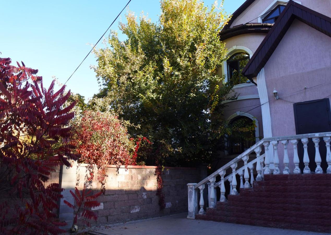Хостел Almaty Backpackers Экстерьер фото