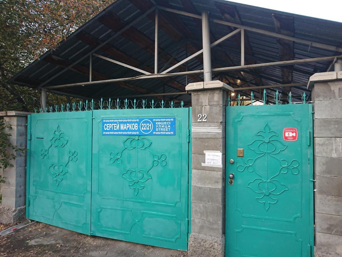Хостел Almaty Backpackers Экстерьер фото
