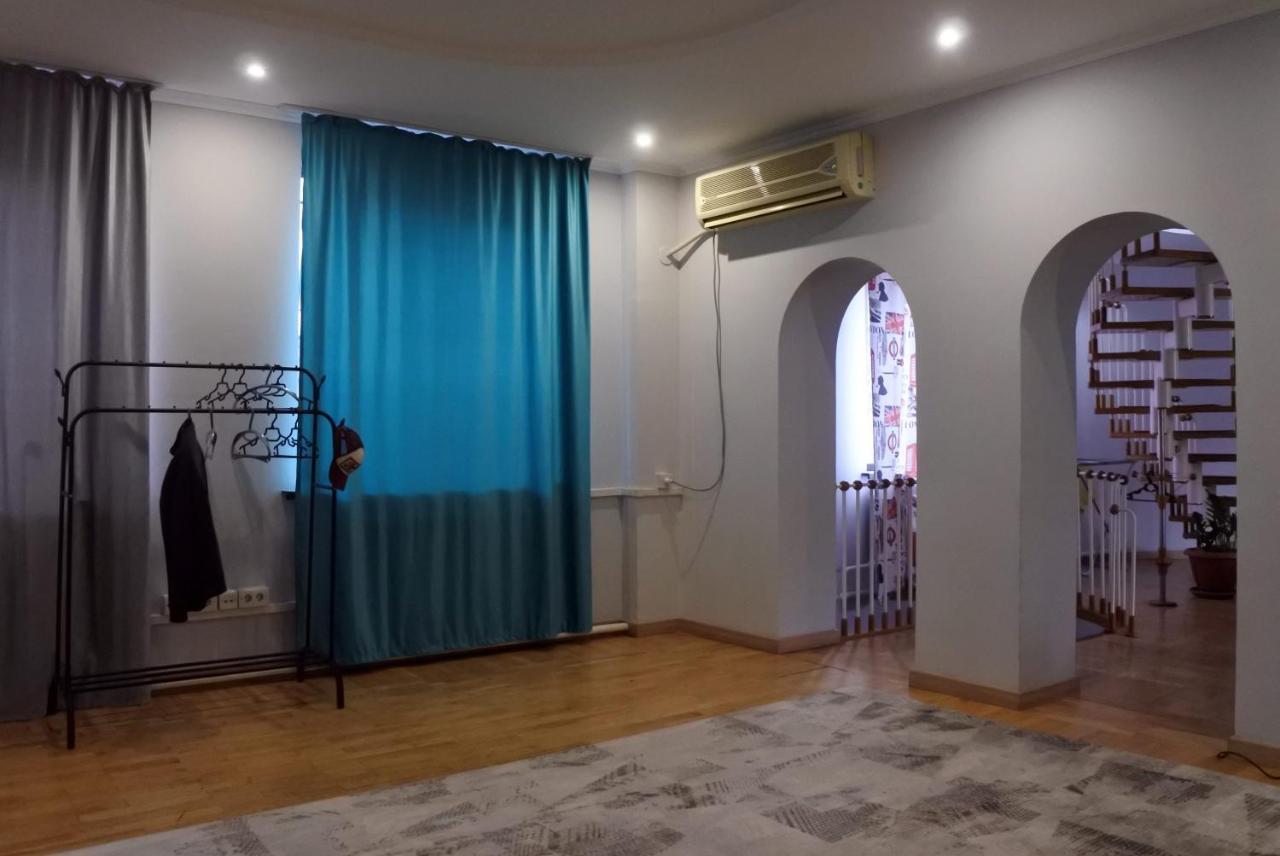 Хостел Almaty Backpackers Экстерьер фото