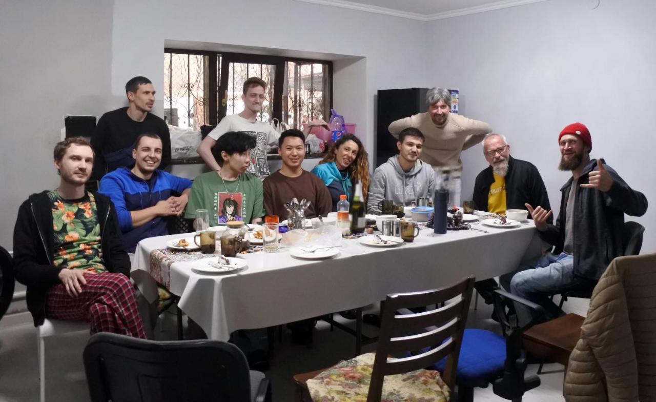 Хостел Almaty Backpackers Экстерьер фото