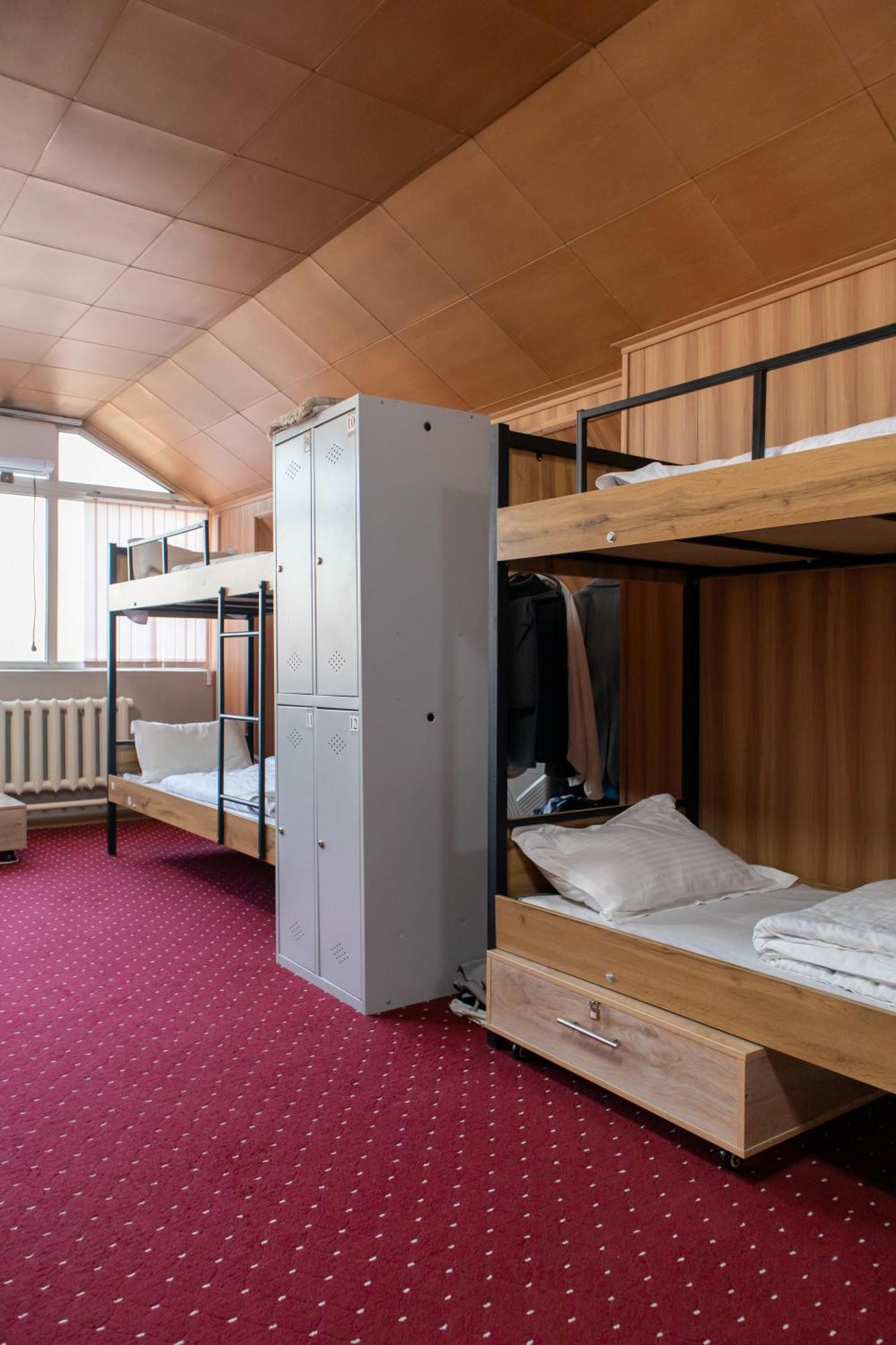 Хостел Almaty Backpackers Экстерьер фото